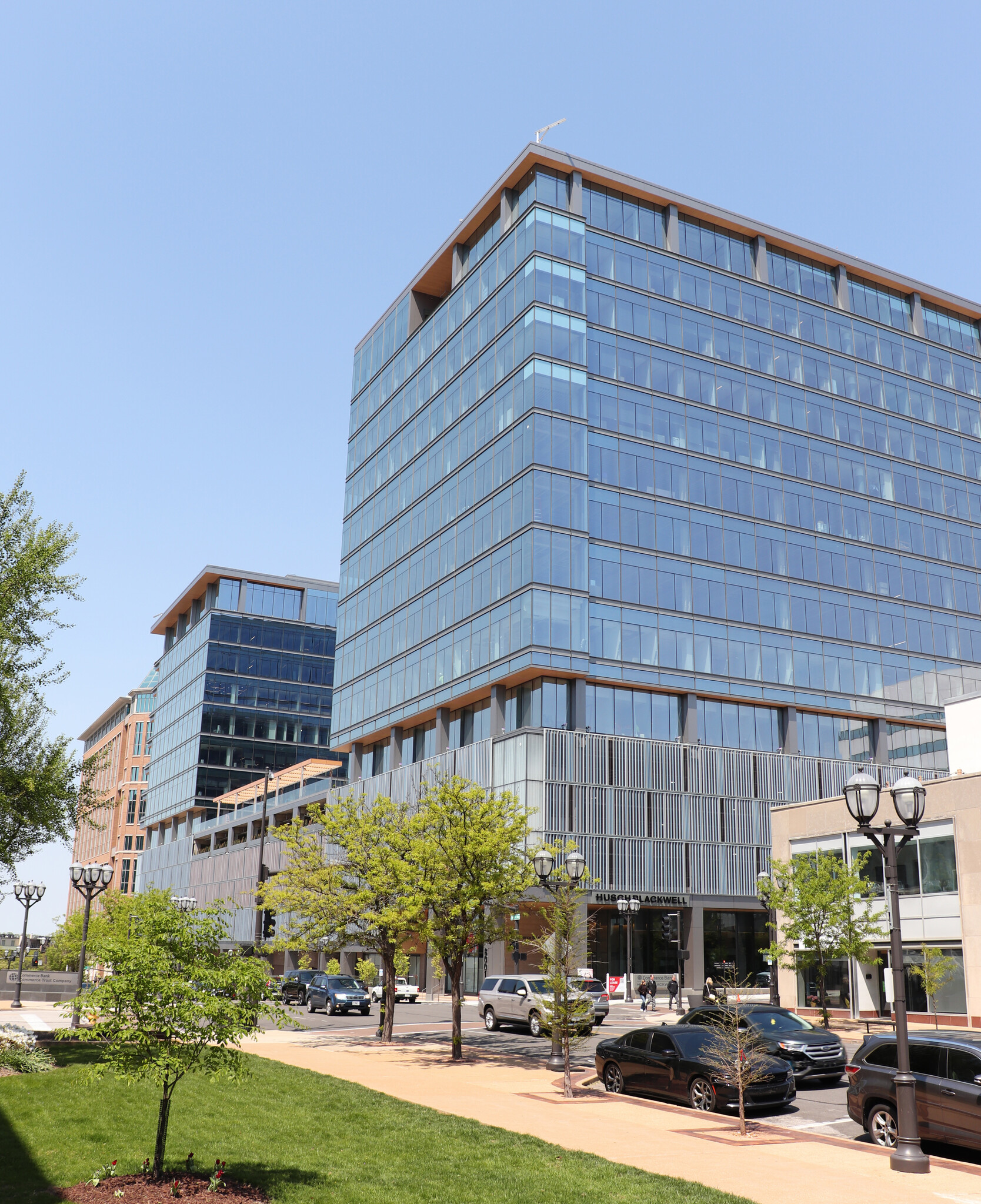 8001 Forsyth Blvd, Saint Louis, MO 63105 - Commerce Bank Tower | LoopNet