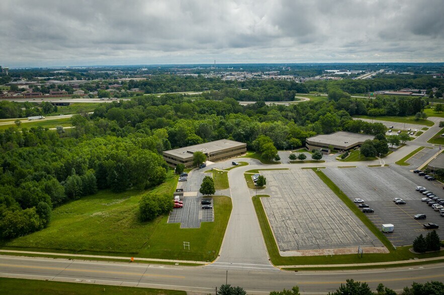 1150 Springhurst Dr, Green Bay, WI for sale - Building Photo - Image 1 of 1