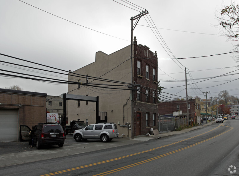 646-650 Saw Mill River Rd, Yonkers, NY for sale - Building Photo - Image 2 of 2