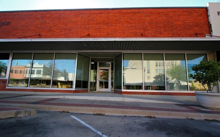 214 N Main St, Bryan, TX for sale - Primary Photo - Image 1 of 1