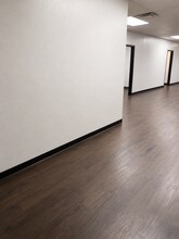 138 S Rosemont Rd, Virginia Beach, VA for lease Interior Photo- Image 2 of 8