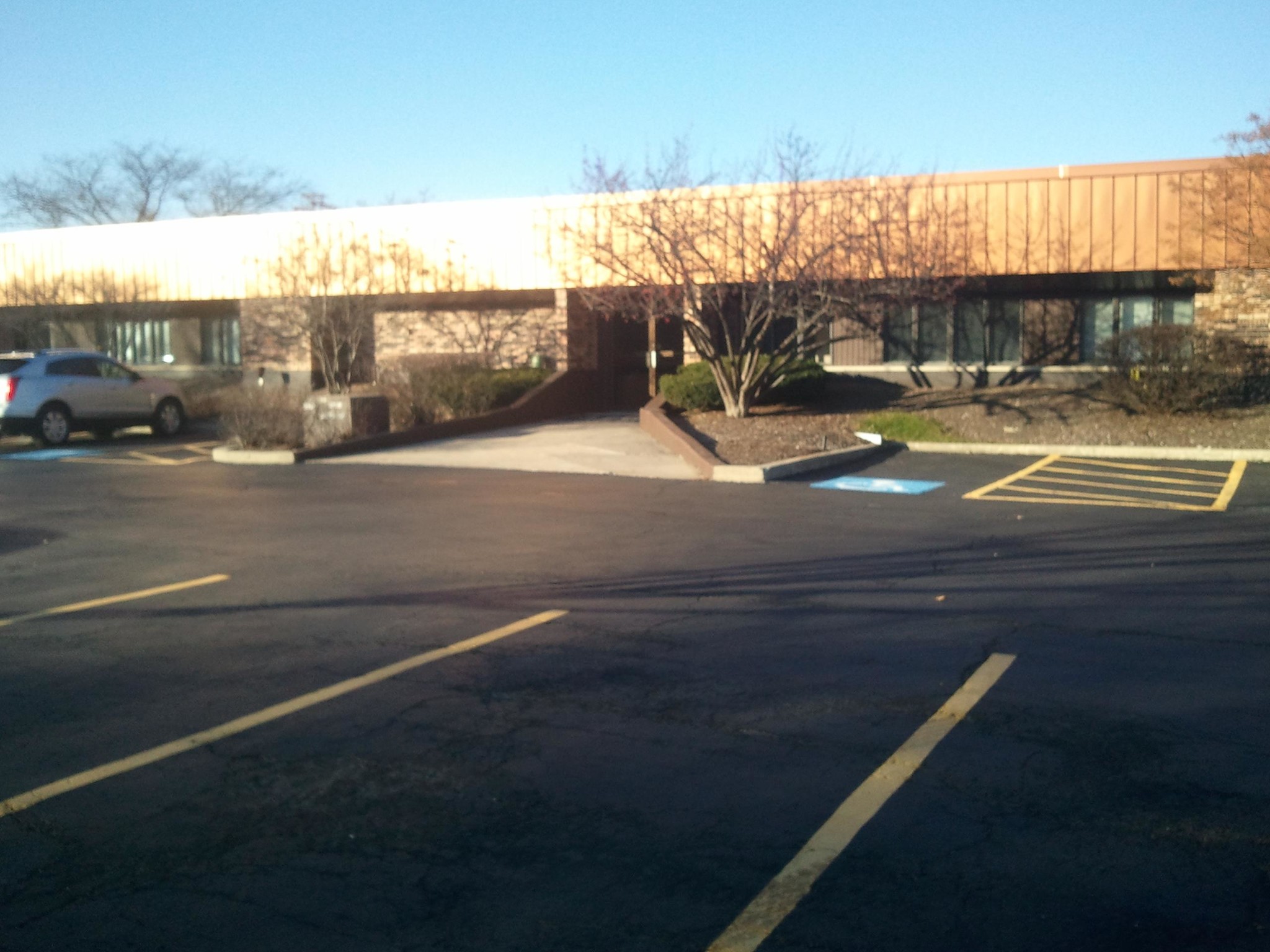 3701 Commercial Dr, Northbrook, IL for lease Building Photo- Image 1 of 9