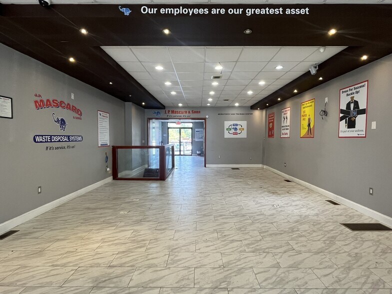 109-133 N York Rd, Willow Grove, PA for sale - Interior Photo - Image 1 of 1