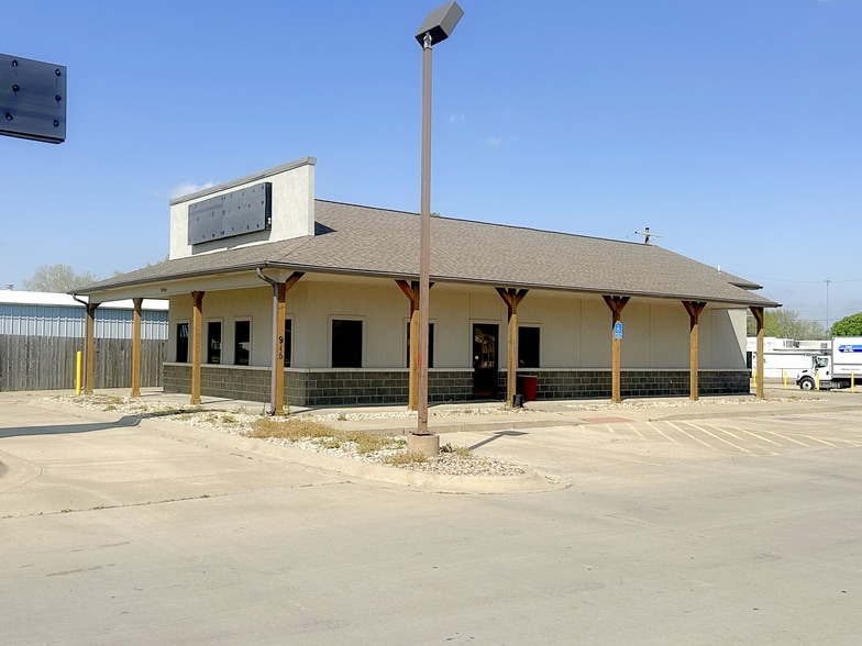 5916 SW Topeka Blvd, Topeka, KS for sale - Building Photo - Image 1 of 1