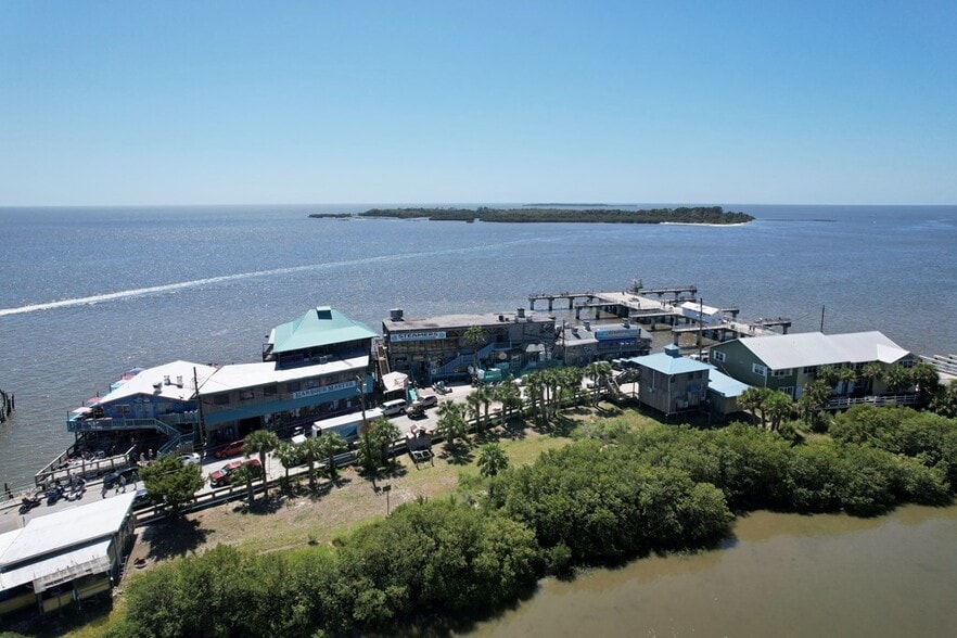 450 Dock St, Cedar Key, FL for sale - Building Photo - Image 1 of 18