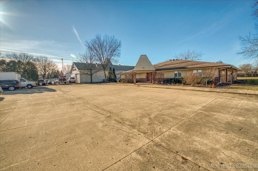 1030 Summerfield Dr, Roselle, IL for sale - Building Photo - Image 2 of 5