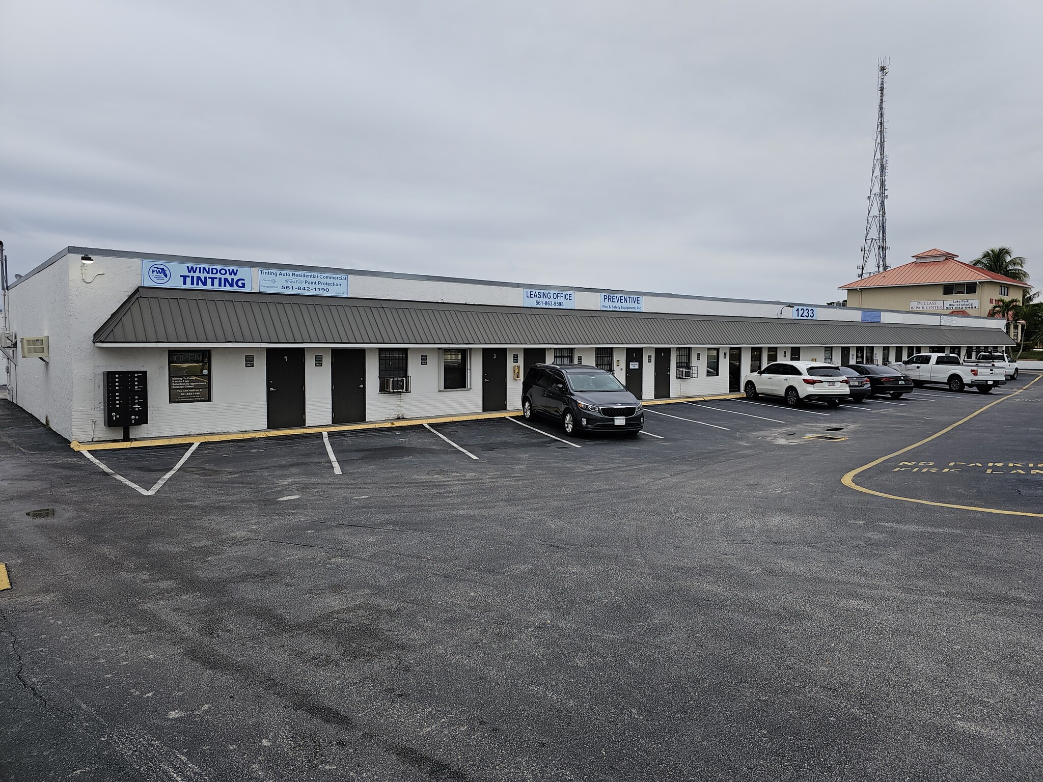 1233 Old Dixie Hwy, Lake Park, FL for lease Building Photo- Image 1 of 5