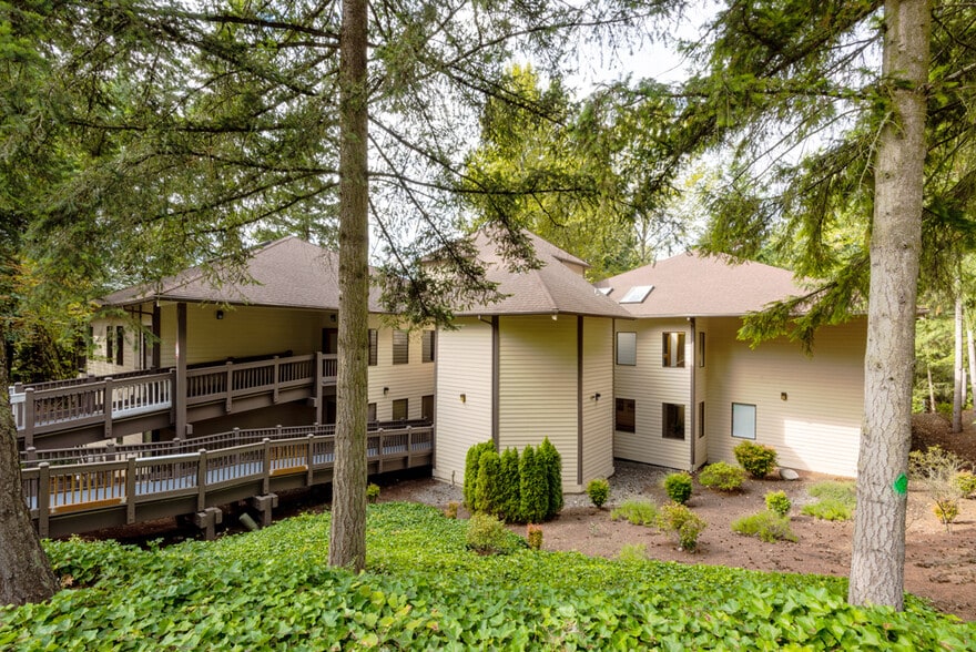 3805 108th Ave NE, Bellevue, WA for lease - Building Photo - Image 2 of 6