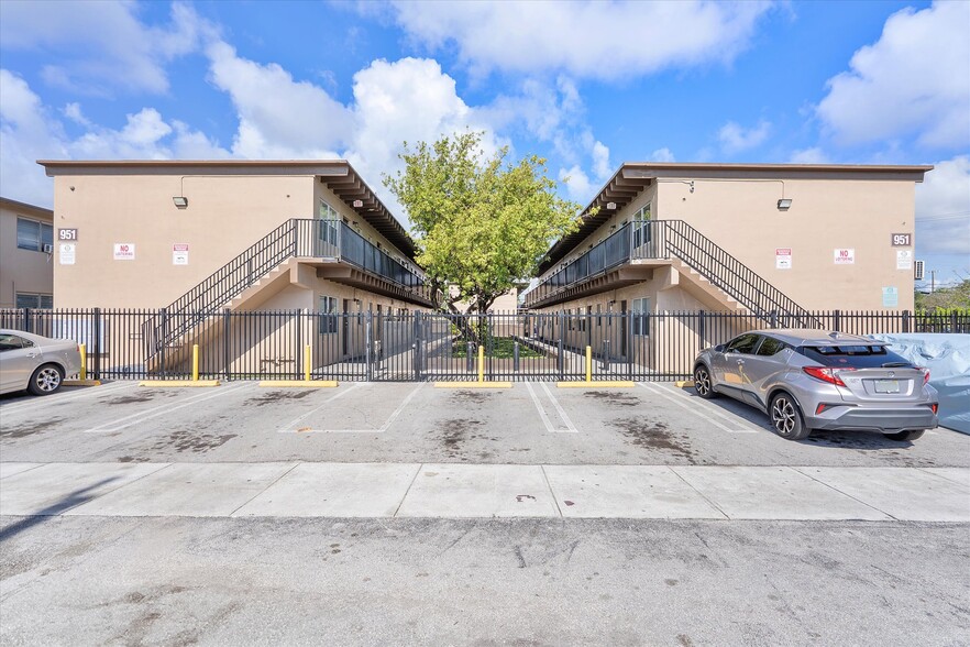 901-951 NW 8th Ave, Pompano Beach, FL for sale - Building Photo - Image 1 of 18