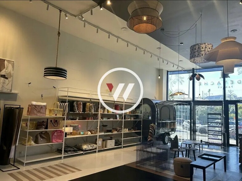 Retail in Marseille for lease - Interior Photo - Image 2 of 5