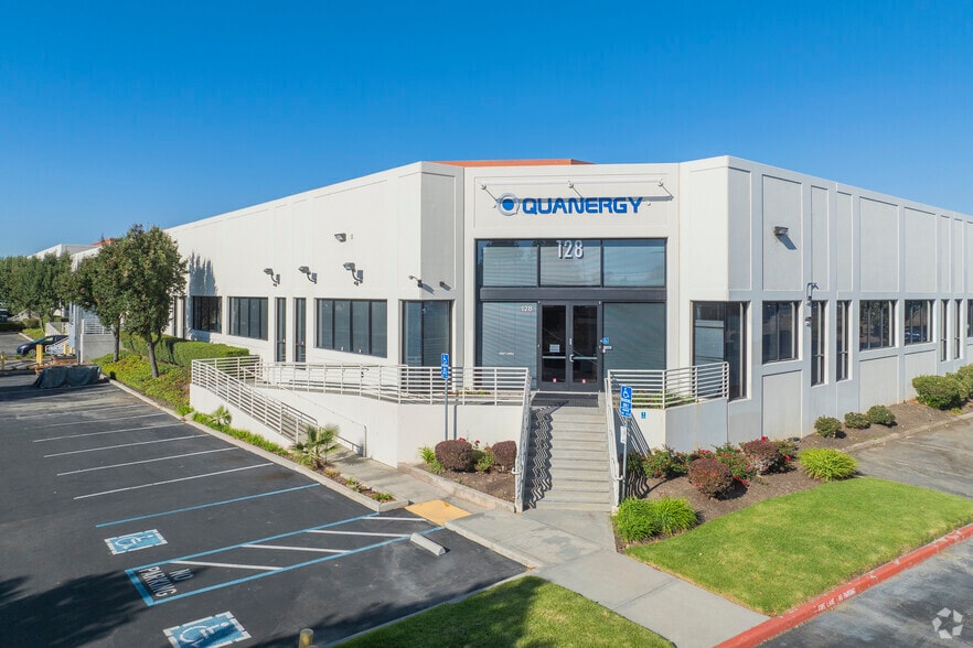 120-128 Baytech Dr, San Jose, CA for lease - Building Photo - Image 2 of 12