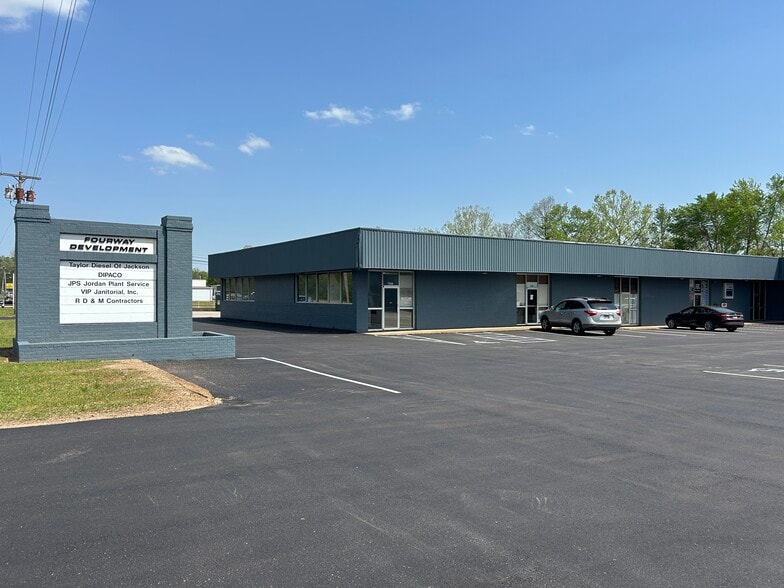 724 Airways Blvd, Jackson, TN for lease - Building Photo - Image 1 of 7
