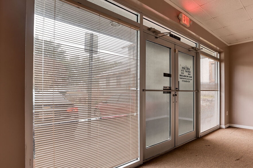 10510 Abercorn St, Savannah, GA for lease - Interior Photo - Image 2 of 9