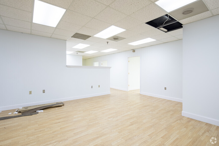 801 Noble St, Anniston, AL for lease - Interior Photo - Image 2 of 29