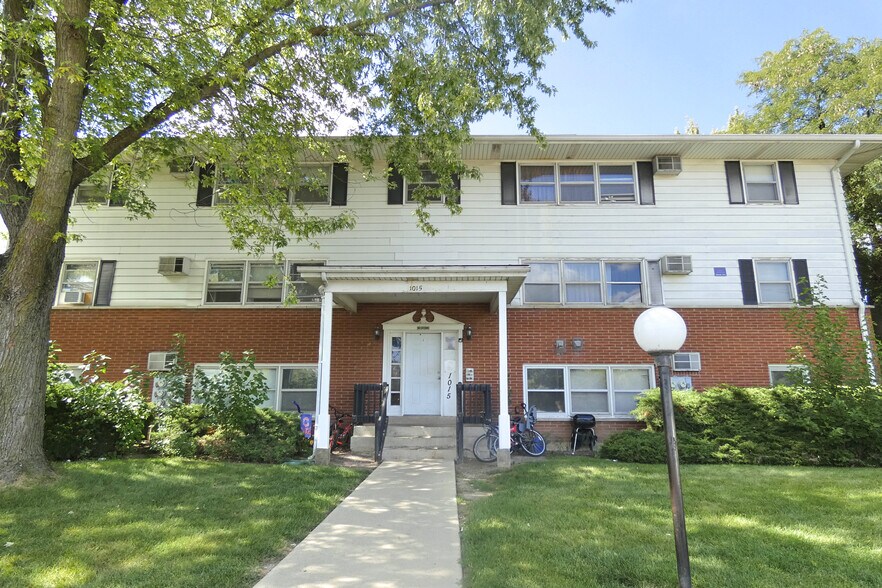 Multifamily in Aurora, IL for sale - Primary Photo - Image 1 of 1