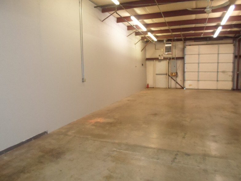 724 W Kathryn St, Nixa, MO for sale - Primary Photo - Image 1 of 1