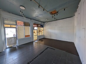 2101 N School St, Honolulu, HI for lease Interior Photo- Image 1 of 5