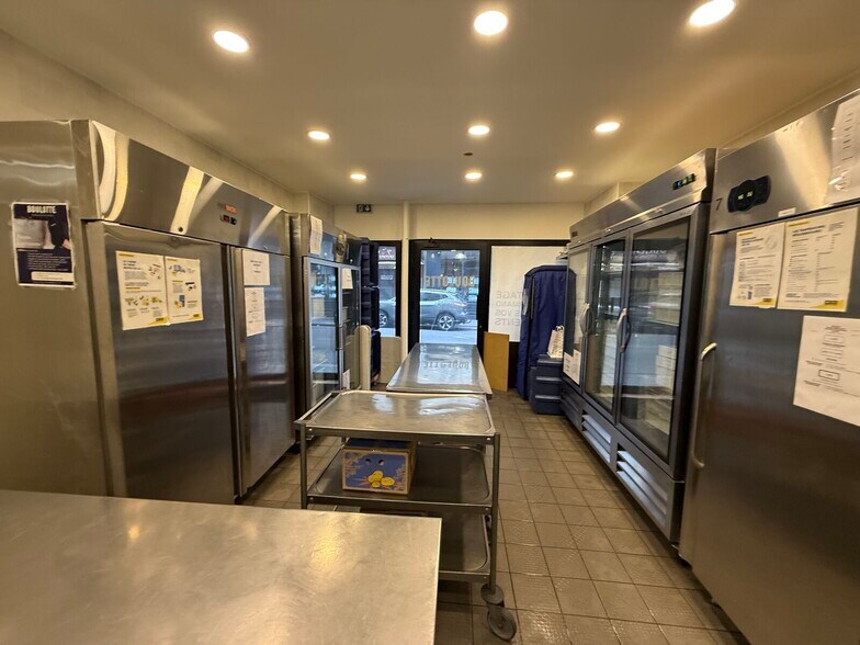 Retail in Paris for lease - Building Photo - Image 1 of 5