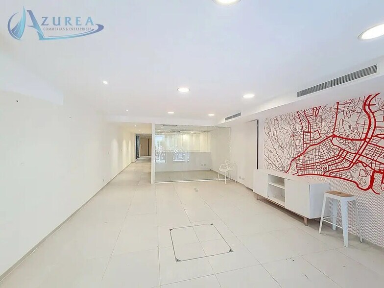 Retail in Nice for lease - Interior Photo - Image 2 of 9