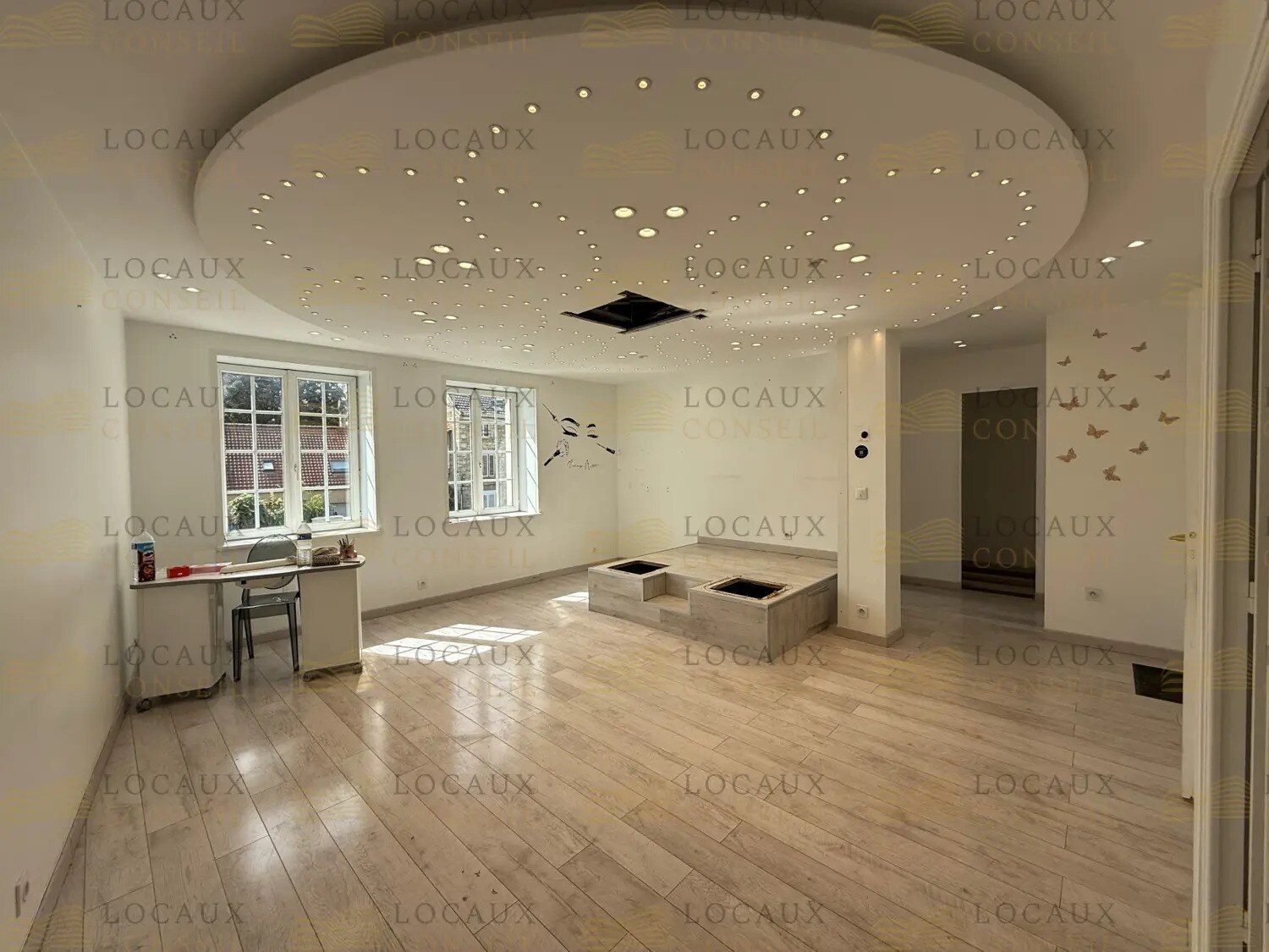 Retail in SAINT-OUEN-L'AUMONE for lease Interior Photo- Image 1 of 11