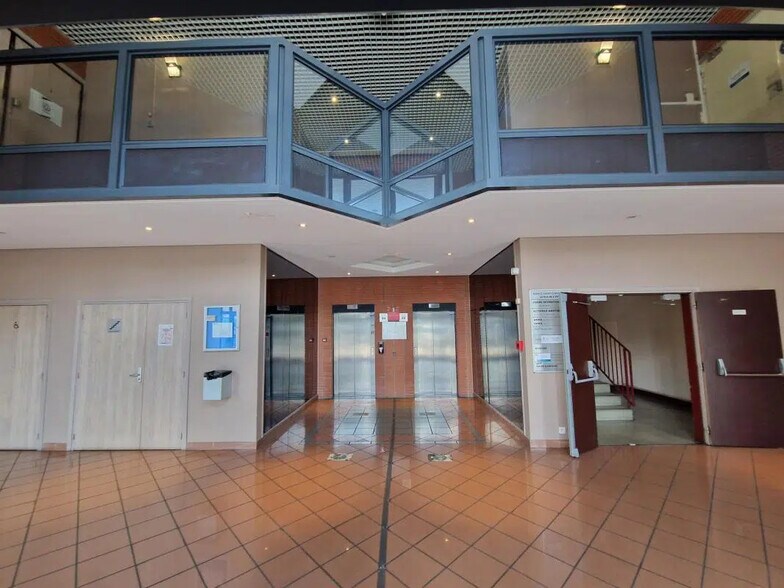 Office in Cergy for lease - Building Photo - Image 2 of 14