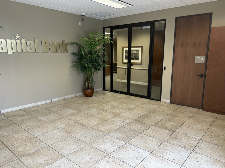 10304 E I-10 Fwy, Houston, TX for lease - Interior Photo - Image 3 of 5