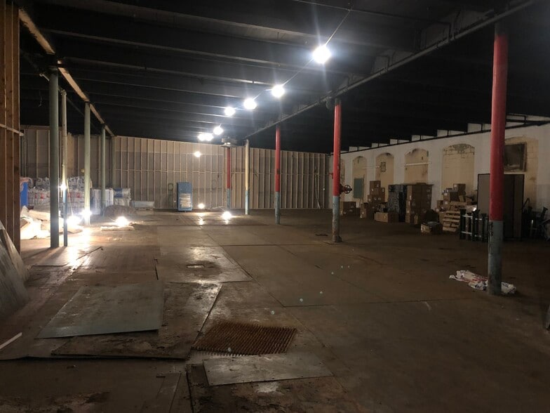 10 W Point Ln, Biddeford, ME for lease - Interior Photo - Image 2 of 10