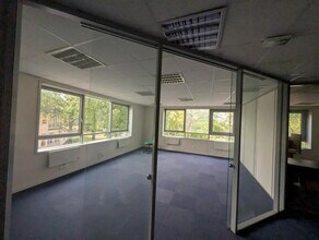 5 Rue Rosa Luxemburg, Éragny for lease Interior Photo- Image 2 of 11