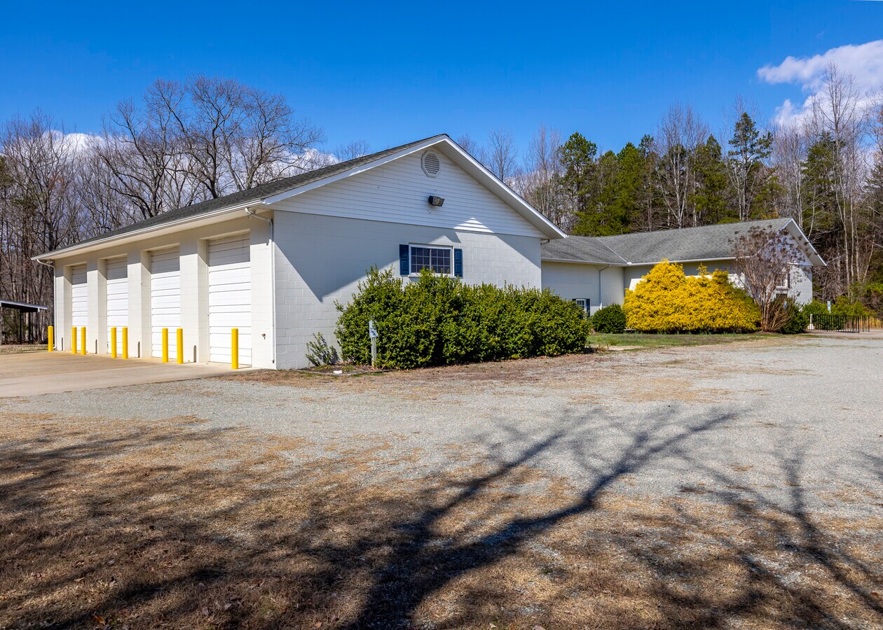 1667 Cartersville Rd, Cartersville, VA 23027