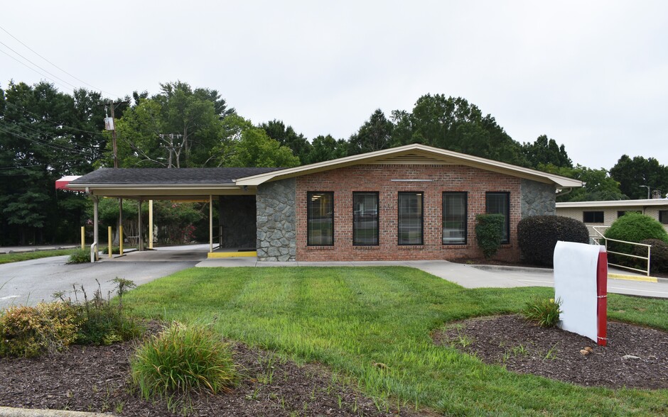 256 Hospital St, Mocksville, NC for lease - Building Photo - Image 1 of 5