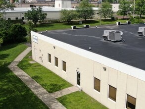 160 Commerce Dr, Montgomeryville, PA for lease Building Photo- Image 2 of 4