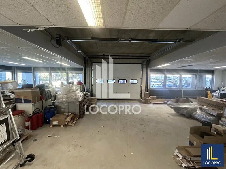 Flex in Valbonne for lease - Interior Photo - Image 3 of 3