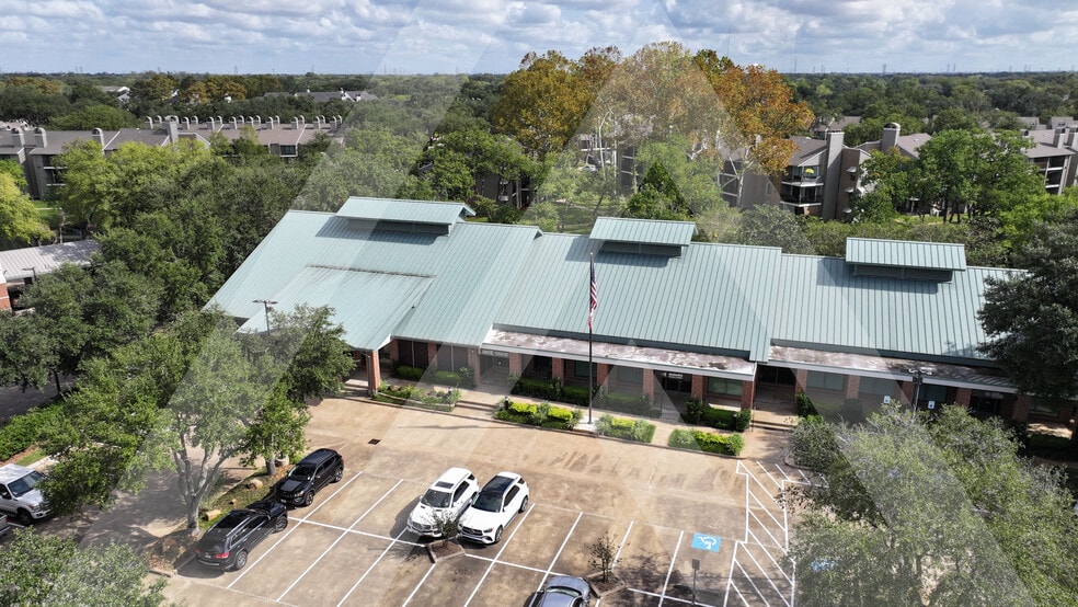 2415 Town Center Dr, Sugar Land, TX for lease - Building Photo - Image 3 of 7