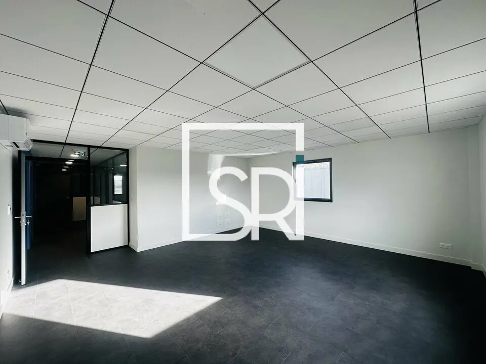 Office in Pont-du-Château for sale Building Photo- Image 1 of 11