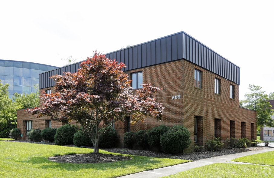 609 Lynnhaven Pky, Virginia Beach, VA for lease - Building Photo - Image 2 of 4