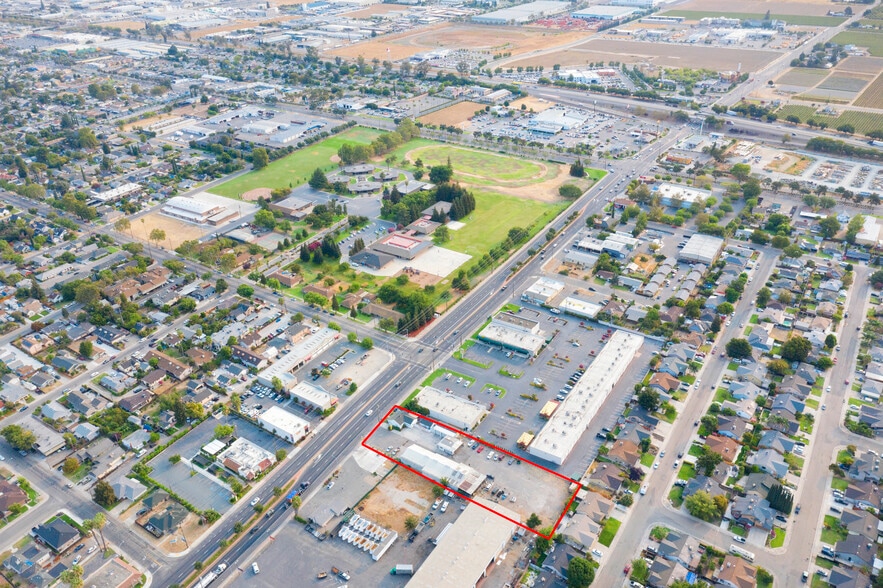 330 E Kettleman Ln, Lodi, CA 95240