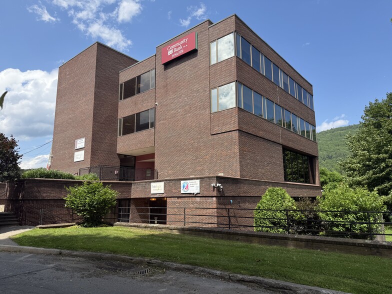 201 Main st, Brattleboro, VT for sale - Primary Photo - Image 1 of 17