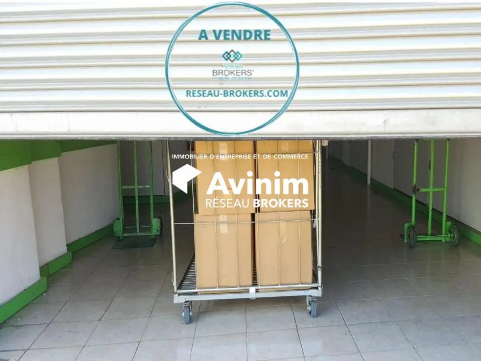 Industrial in Saint-Maur-des-Fossés for lease Lobby- Image 1 of 2