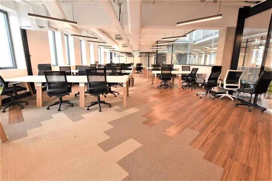 Office in Paris for lease - Building Photo - Image 3 of 8