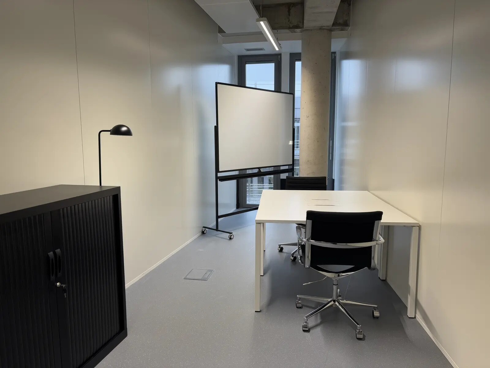 Office in Sarcelles for lease Interior Photo- Image 1 of 2