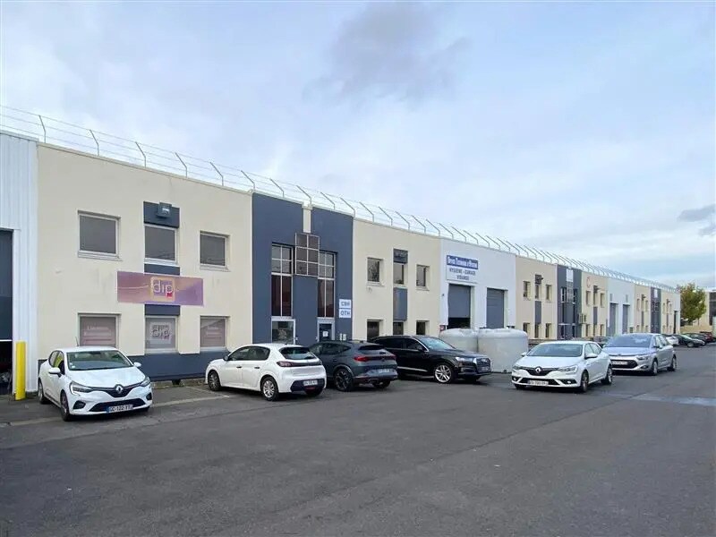 Flex in Gennevilliers for lease Building Photo- Image 1 of 9