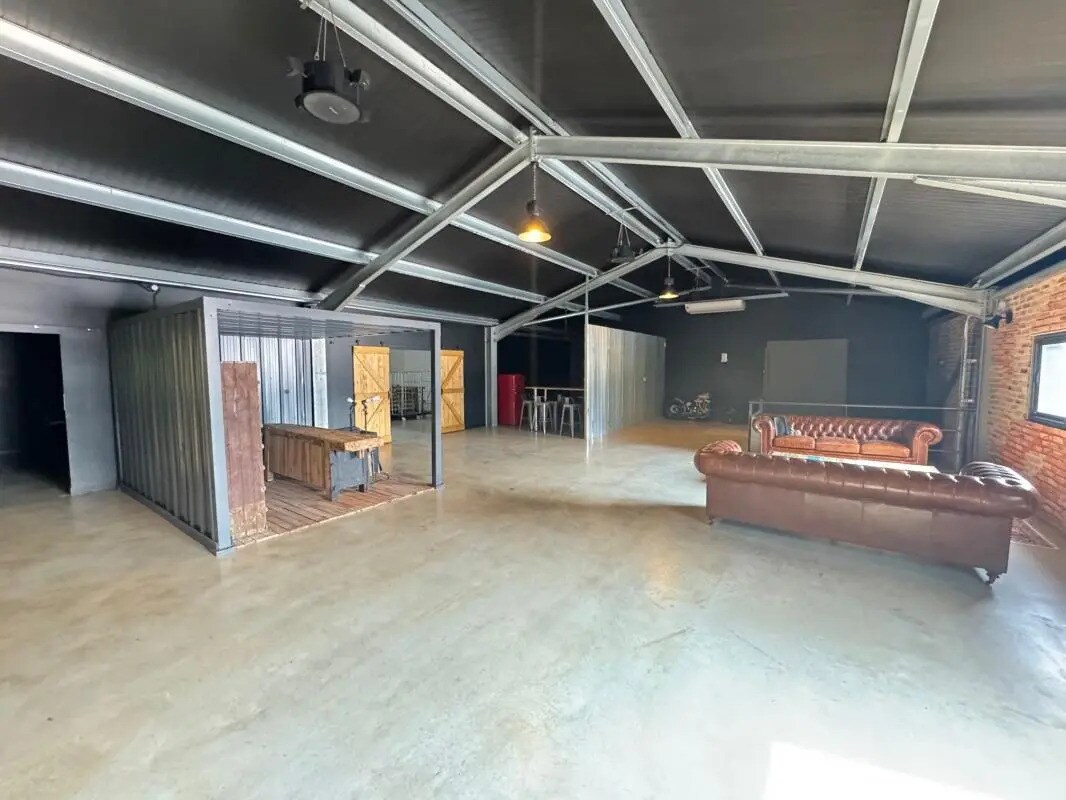 Office in Gémenos for lease Interior Photo- Image 1 of 10