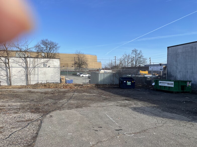 25 Field St, West Babylon, NY for lease - Building Photo - Image 3 of 8