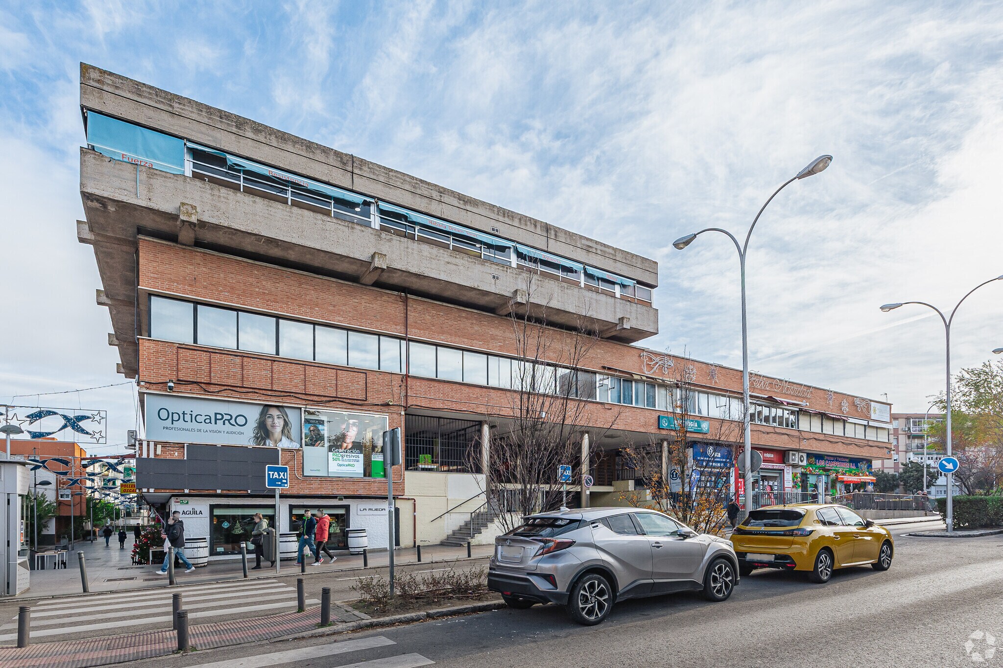 Calle de Oliva de Plasencia, 1, Madrid, Madrid for sale Primary Photo- Image 1 of 1