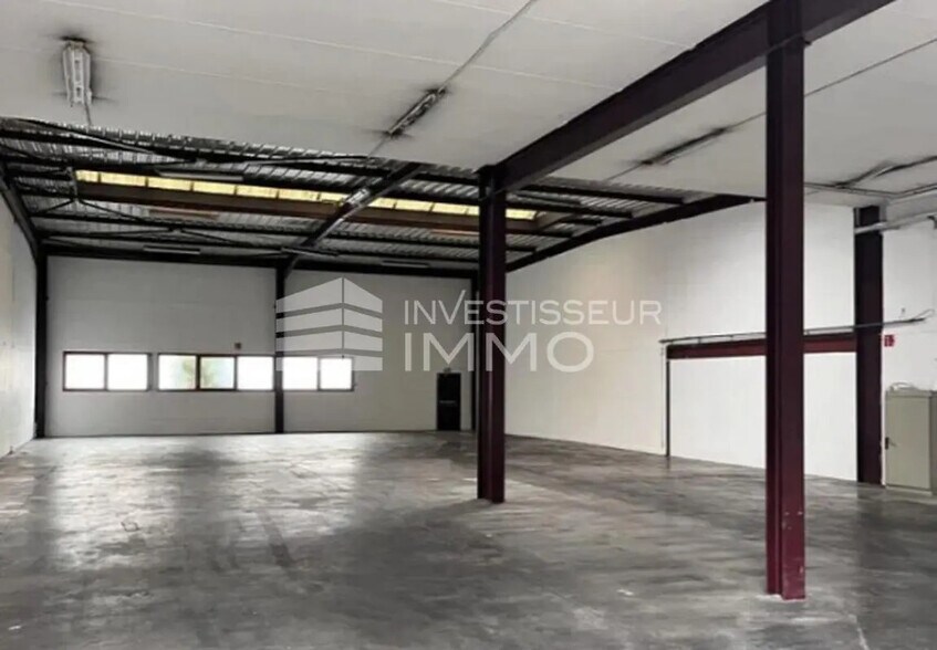 Flex in Le Blanc-Mesnil for lease - Interior Photo - Image 1 of 4