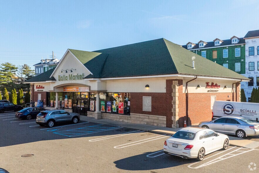 101 Hempstead Tpke, West Hempstead, NY for sale - Primary Photo - Image 1 of 1