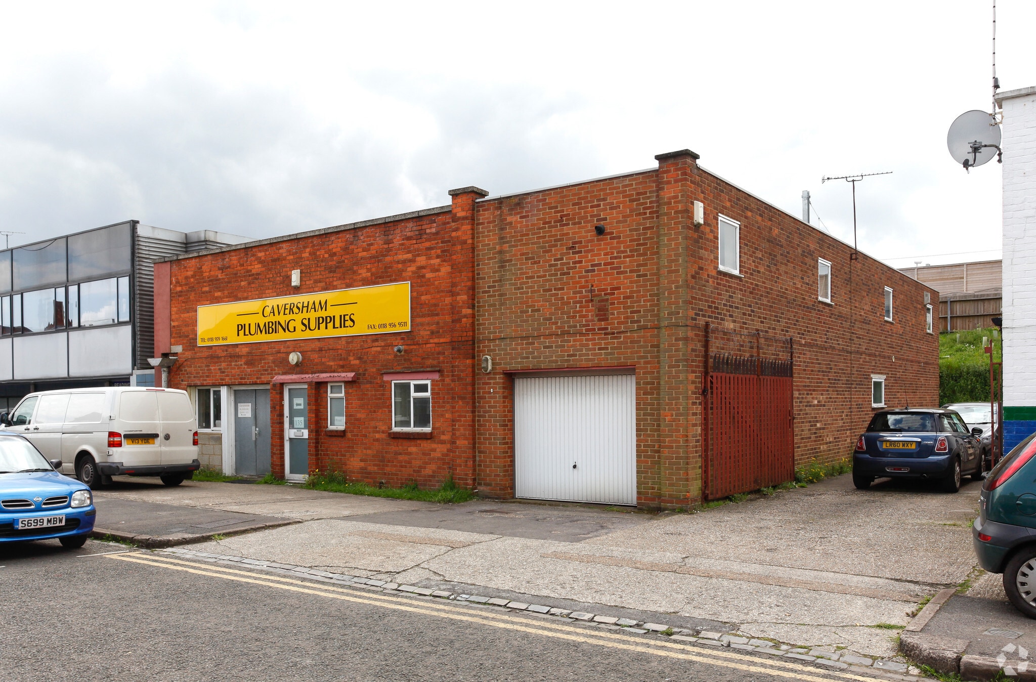 135 Cardiff Rd, Reading for sale Primary Photo- Image 1 of 1
