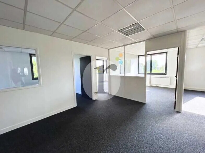 Office in Capinghem for lease - Interior Photo - Image 2 of 7