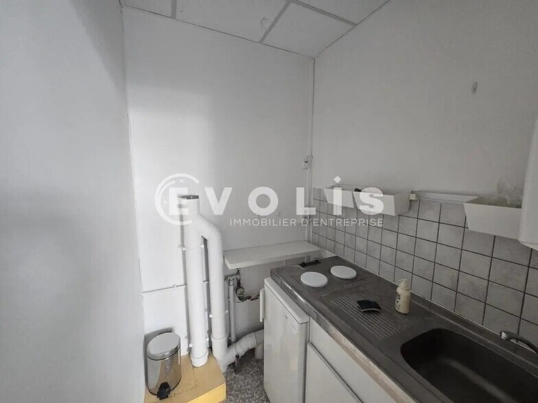 Office in Verrières-le-Buisson for lease - Interior Photo - Image 2 of 9