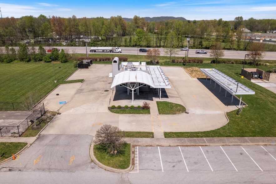 7010 Raggard Rd, Louisville, KY for lease - Building Photo - Image 2 of 9